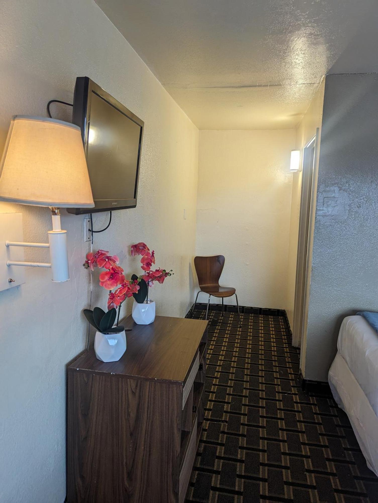 Southern Comfort Hotel Tulsa Exterior photo